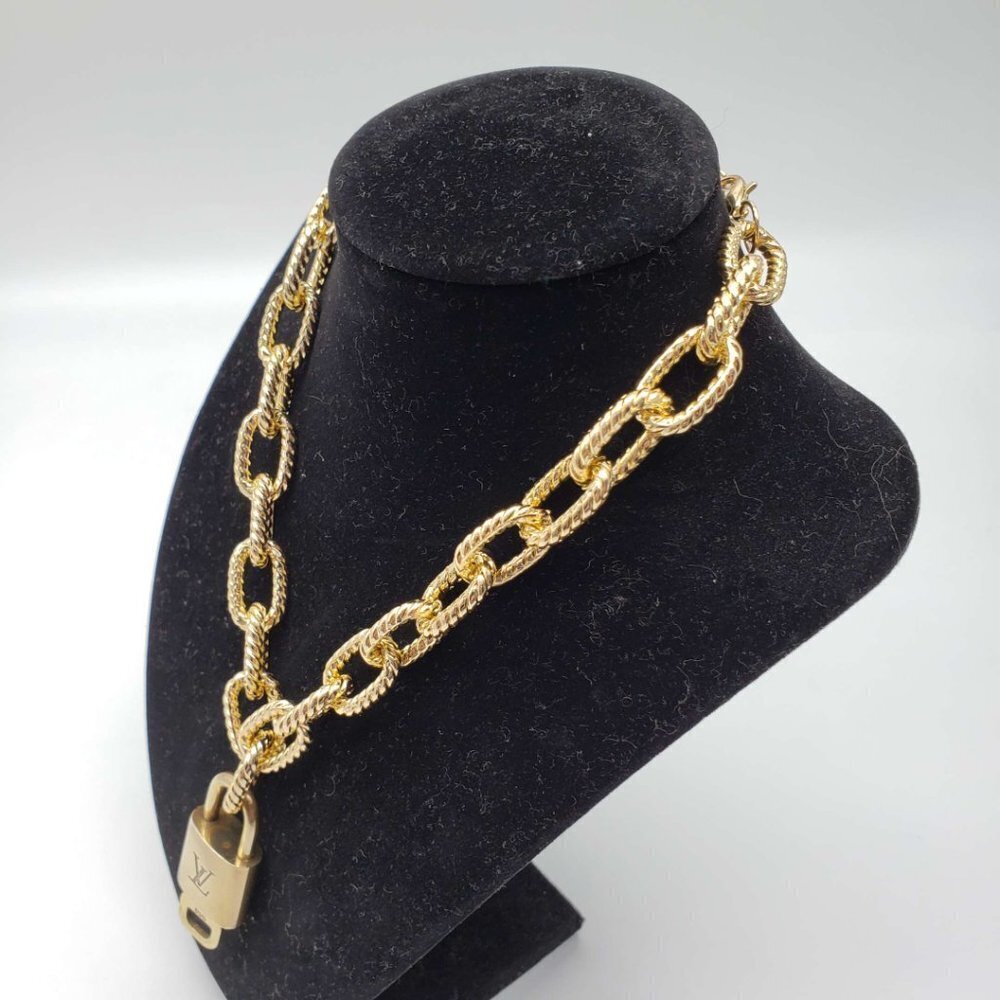Authentic Louis Vuitton Lock & Key Gold with Unbranded Plated Chain Necklace - Picture 9 of 10